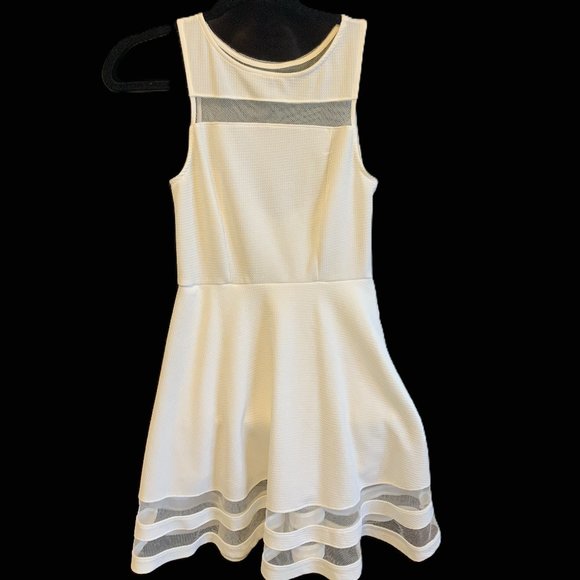 Monteau LA White Dress - Picture 2 of 16